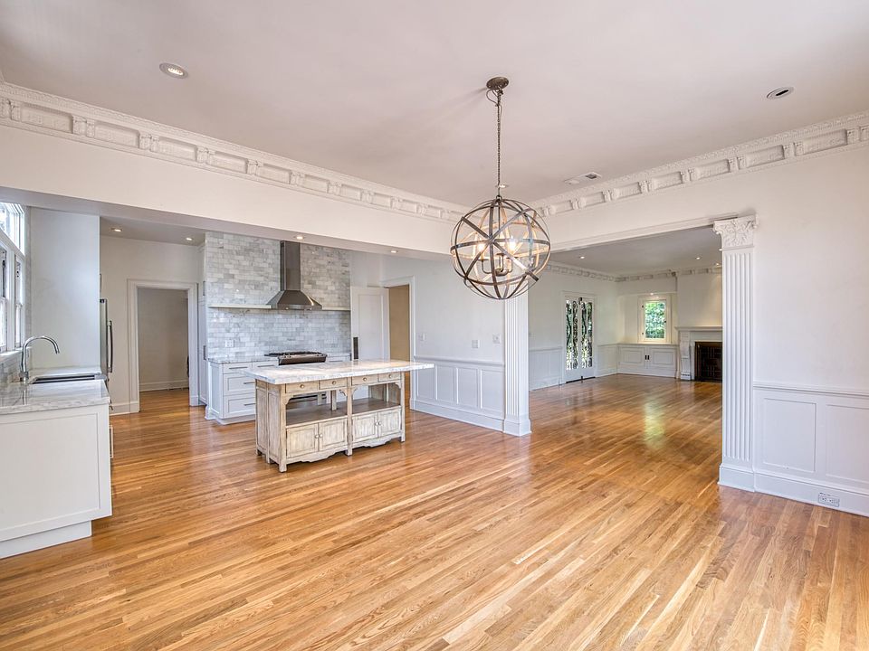 2nd image of 7 Oak Knoll Gardens Dr