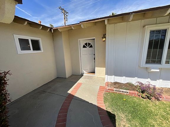 4th image of 19821 Merryhill St