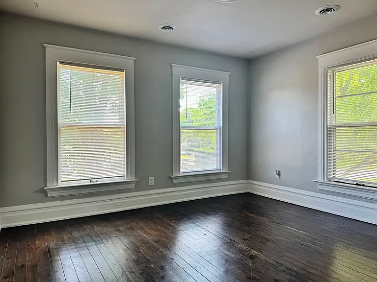 222 S Kalamazoo Ave #3 — Photo 2