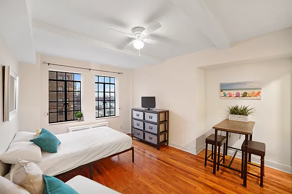 Sold by Compass | media 1