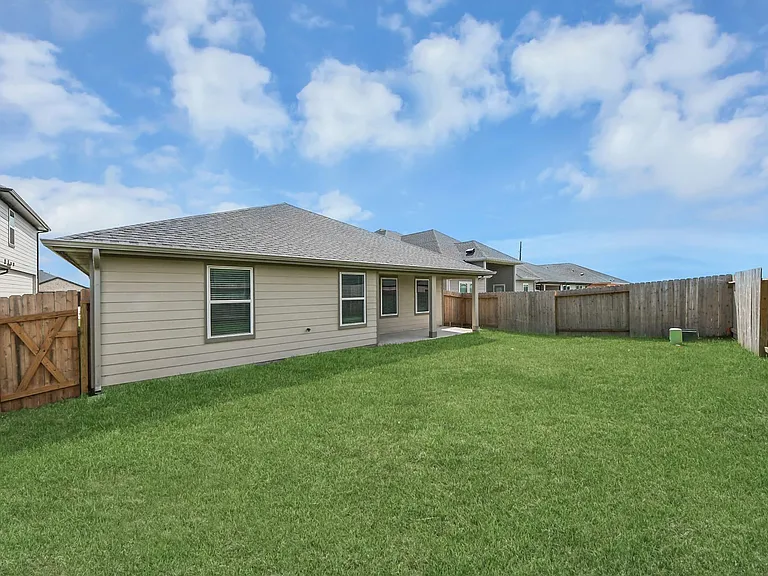 31138 Warwick Coast Ct — Photo 34