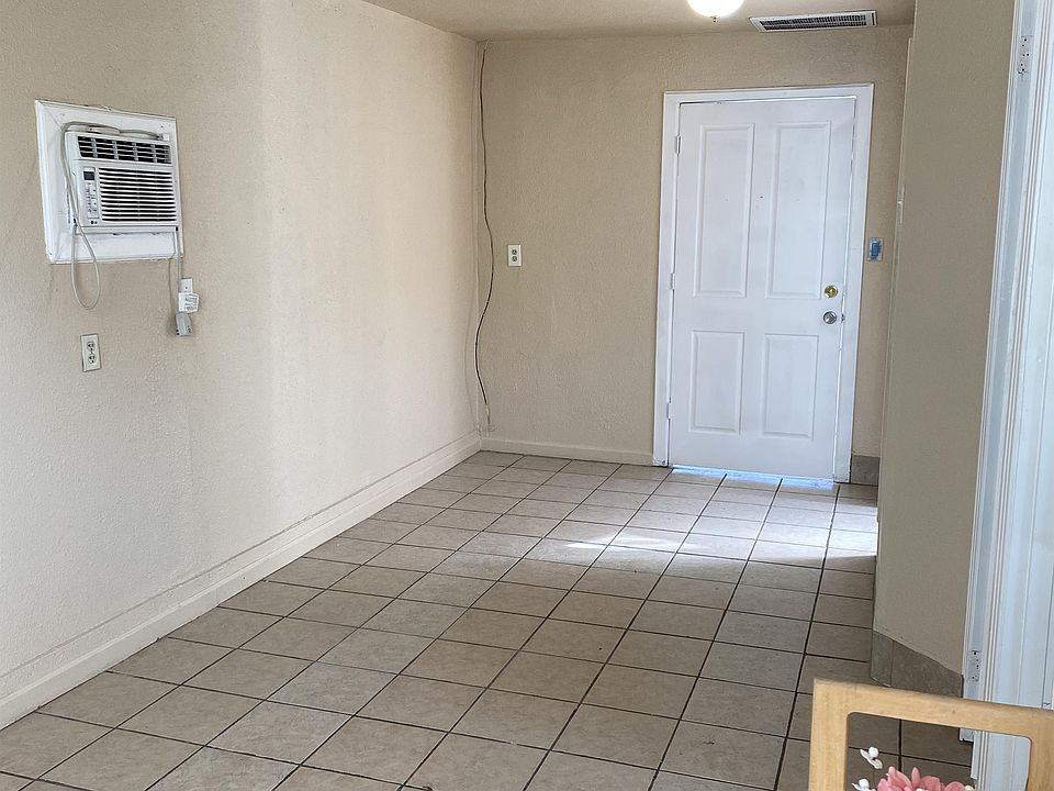 1st image of 720 Badgley Dr #1/2