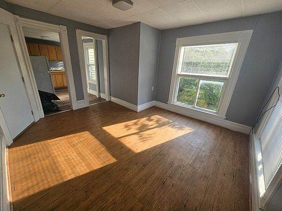 5th image of 334 Clay St APT 4