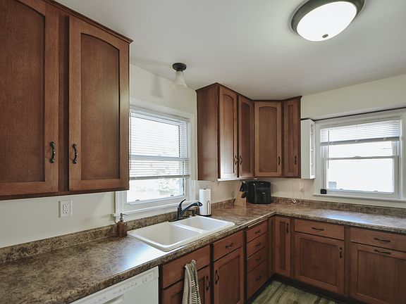 2nd image of 1616 Greenwood St