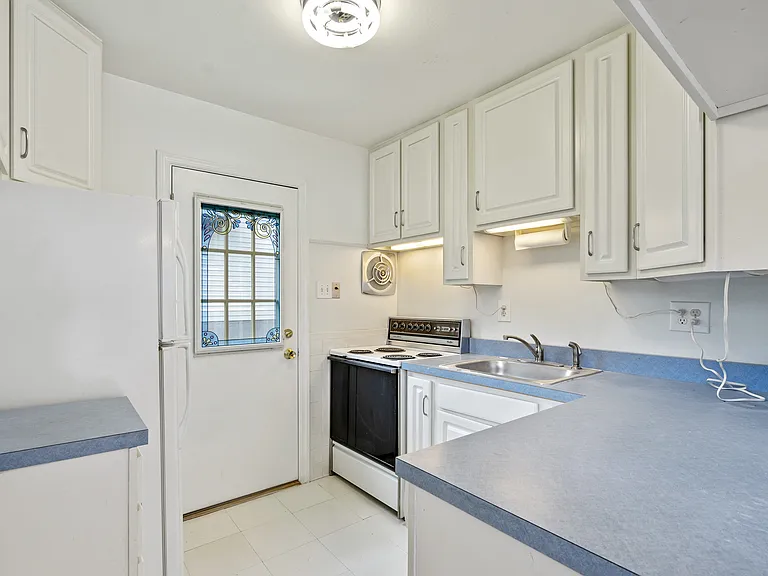 801 Jefferson Rd — Photo 8
