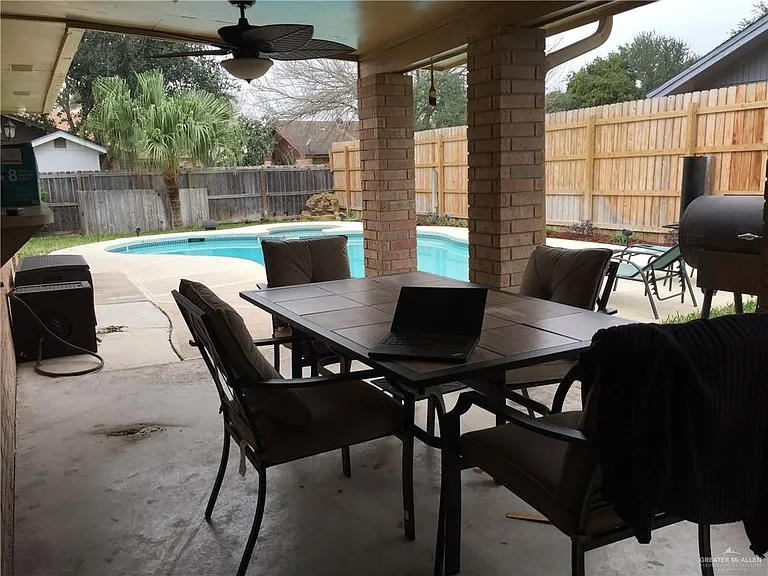2816 Gardenia Cir — Photo 10