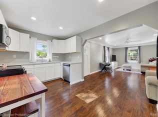5300 Clinton River Dr, Waterford, MI 48327