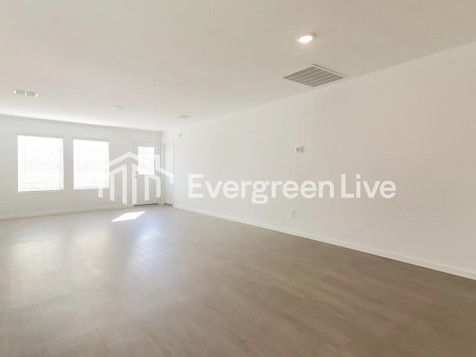4 bed, 2.0 bath, 1656 sqft, $1,745 — Photo 2