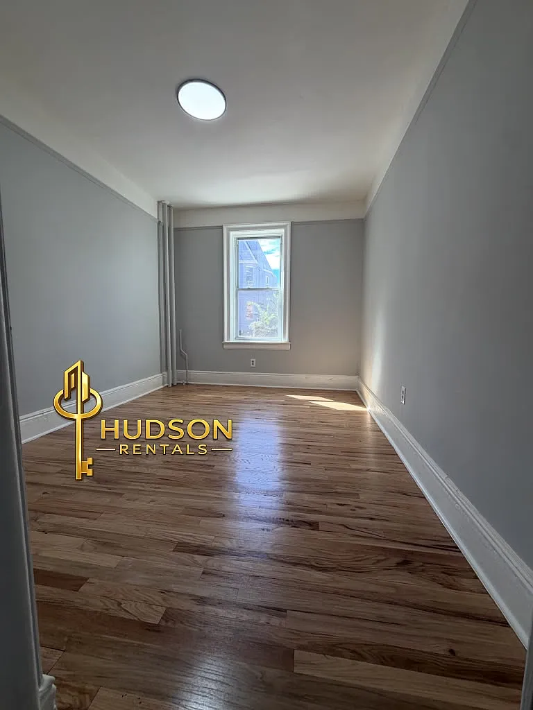 2 bed, 800 sqft, $2,050 — Photo 4