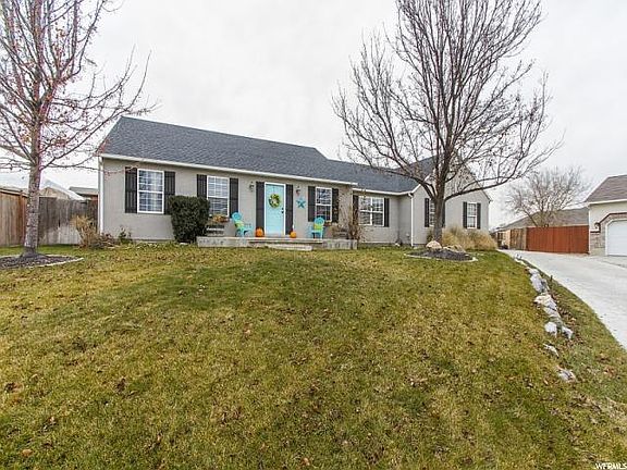 3rd image of 1568 W Fiver Cir