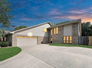7731 Club Lake Dr, Houston, TX 77095