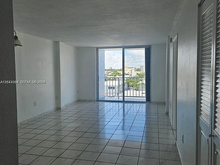 8340 Harding Ave #504 — Photo 2