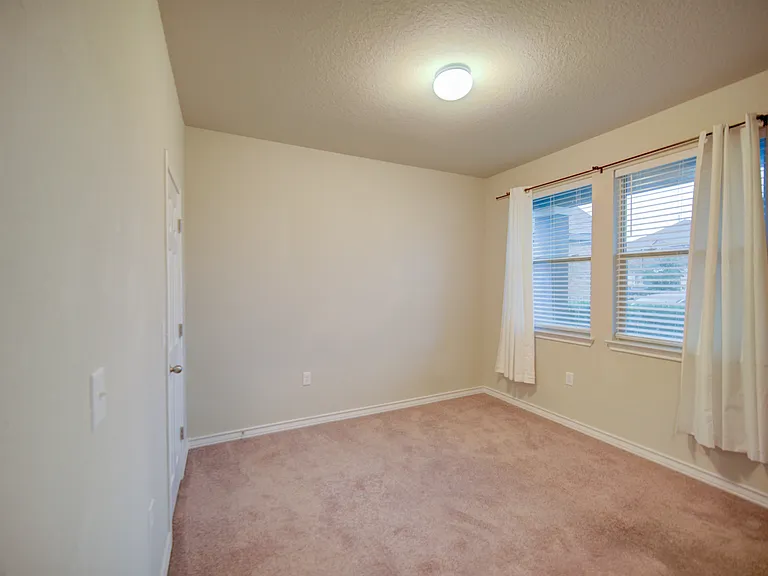 8842 White Crown — Photo 13