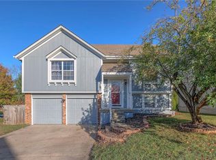 12609 Fountain Lake Dr, Grandview, MO 64030