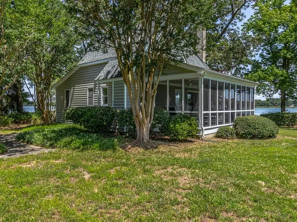 351 Mallard Ln, White Stone, VA 22578