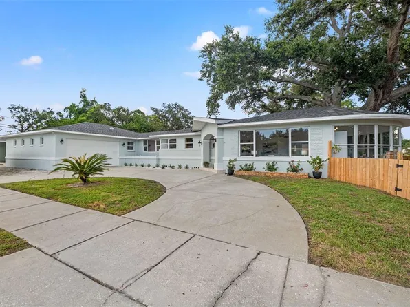 1026 64th St S, Gulfport, FL 33707