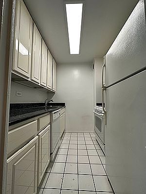 3rd image of 250 E 63rd St APT 810