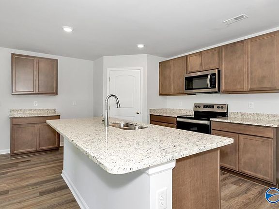2nd image of 406 Moringa Ln