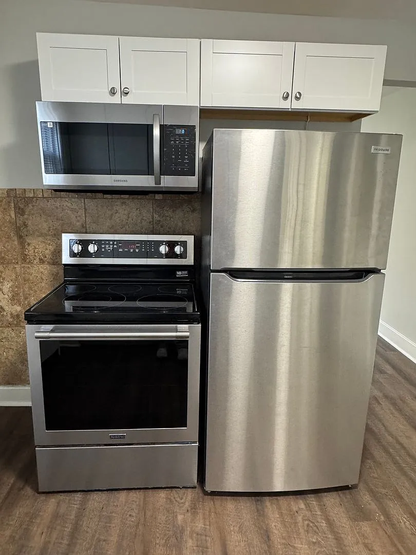 542 Fatherland Street — Photo 2