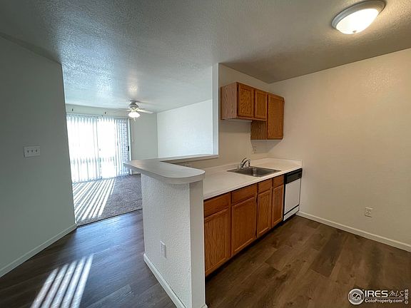4th image of 2820 17th Ave #102