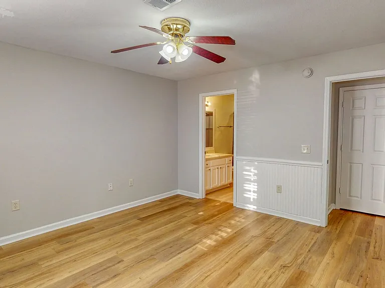 5028 Winfield Dr — Photo 11