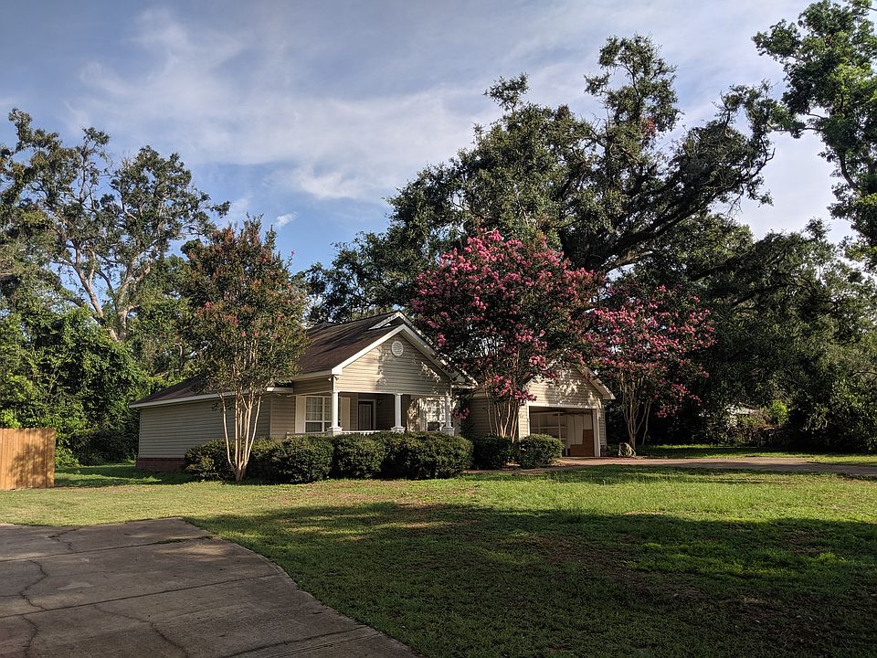 1st image of 1405 Hemlock Dr