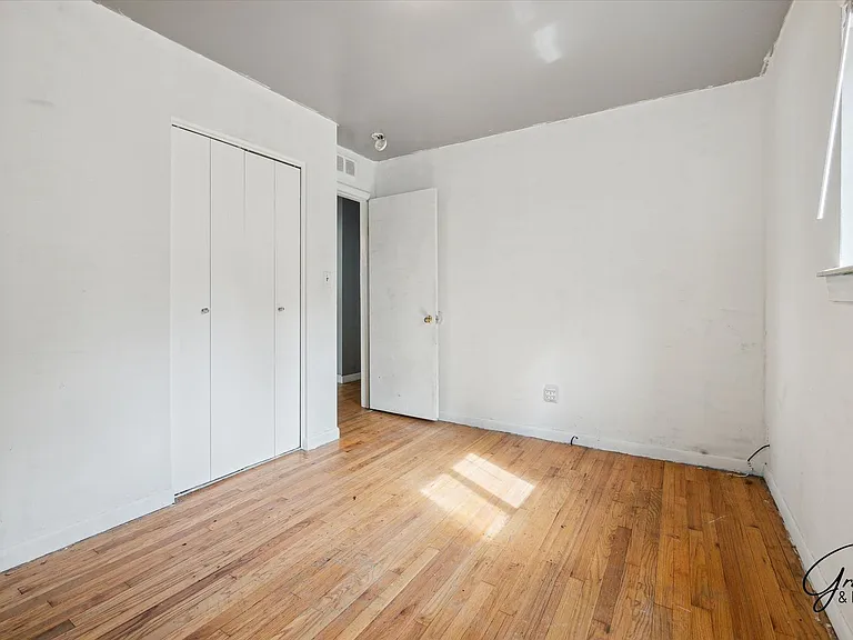 22843 Lambrecht Ave — Photo 8