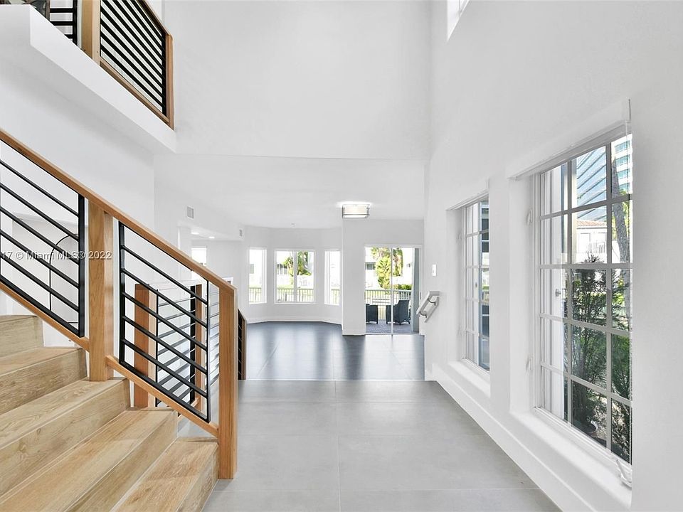 1st image of 20890 NE 30th Pl