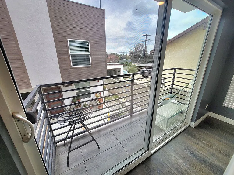 1276 1/2 Ricardo St — Photo 7