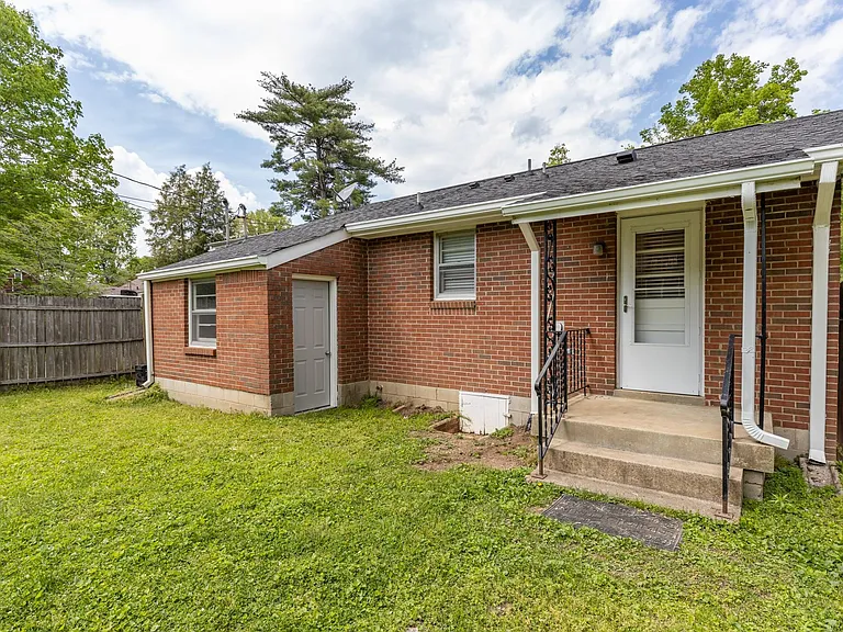1109 Maplehurst Ln — Photo 21