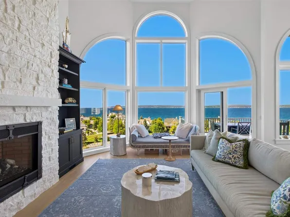 3404 Cliffs Dr, Petoskey, MI 49770