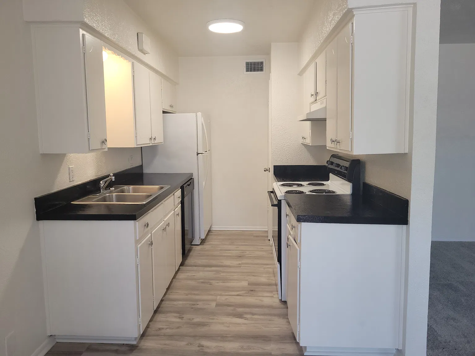 1 bed, 640 sqft, $1,200 — Photo 4