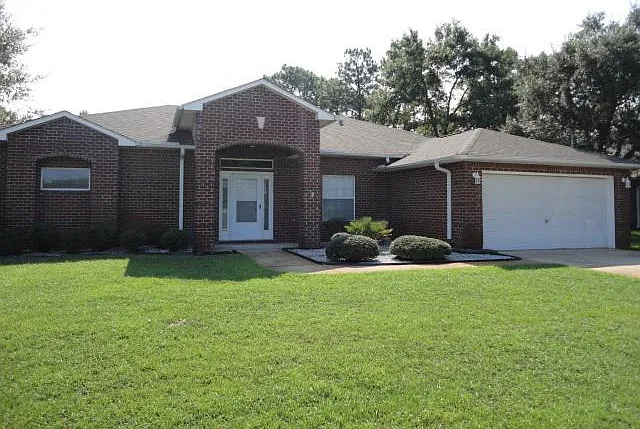 3 bed, 2364 sqft, $2,350 — Photo 1