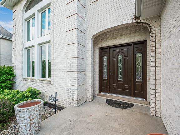 3rd image of 10831 Grandview Dr