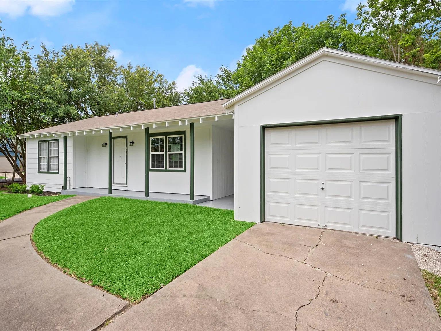 2 bed, 1.0 bath, 1550 sqft, $1,695 — Photo 1
