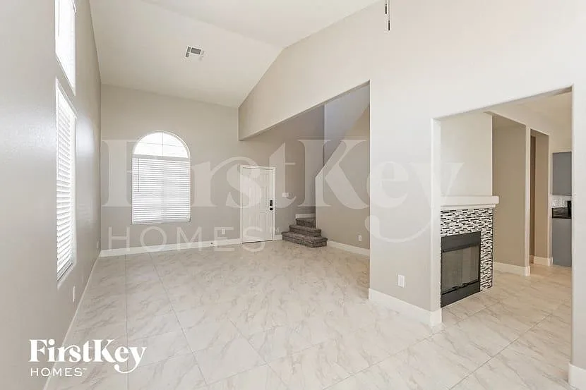 4 bed, 3.0 bath, 2061 sqft, $2,610 — Photo 2