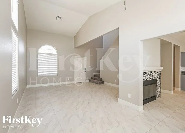 817 Fort Mandan Ct — Photo 2