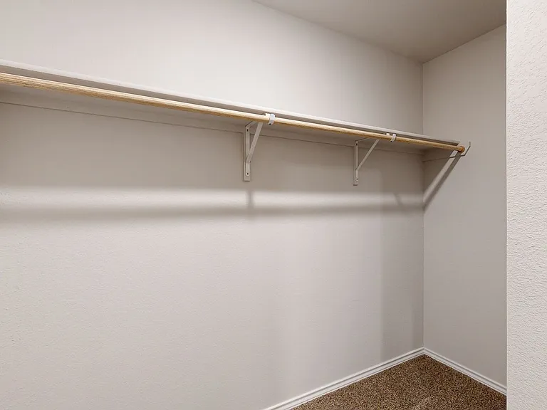 824 Chambray Dr — Photo 4