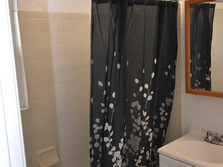 1133 Valley Manor Ct #B — Photo 17