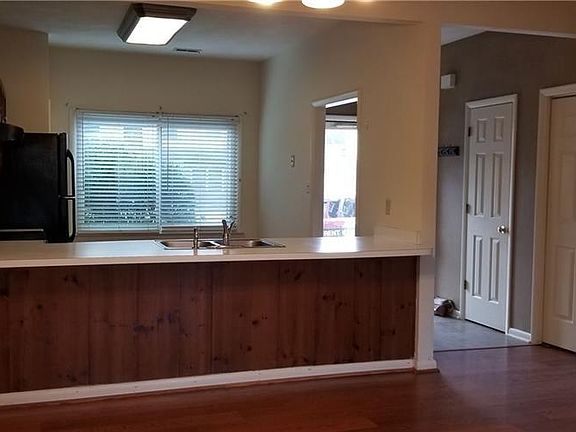 4th image of 3324 Bangor Cres E