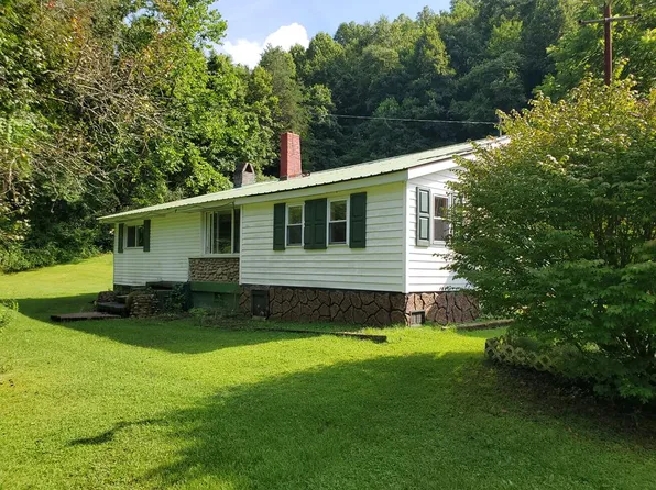 1052 Meadow Fork School Rd, Oak Hill, WV 25901
