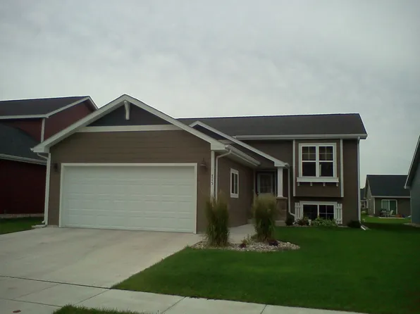 715 Napa Valley St, Brookings, SD 57006