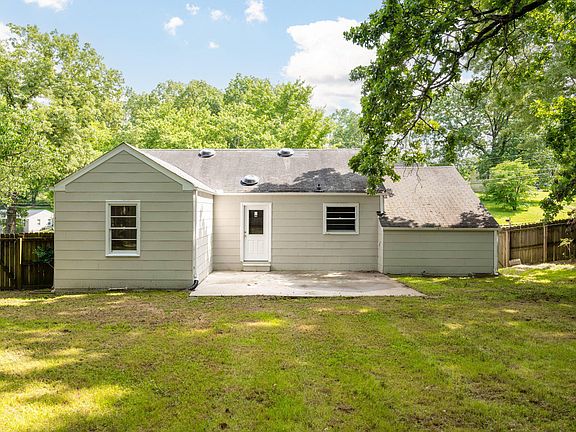 3rd image of 729 Emory Dr