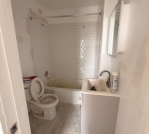 2nd image of 47-49 Putnam St #1