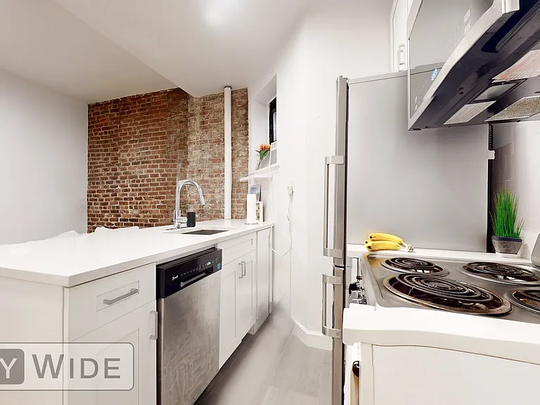 340 E 62nd St #7 — Photo 4