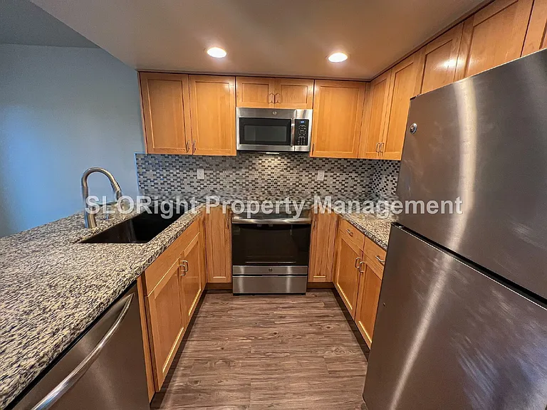 1025 Southwood Dr #C — Photo 5