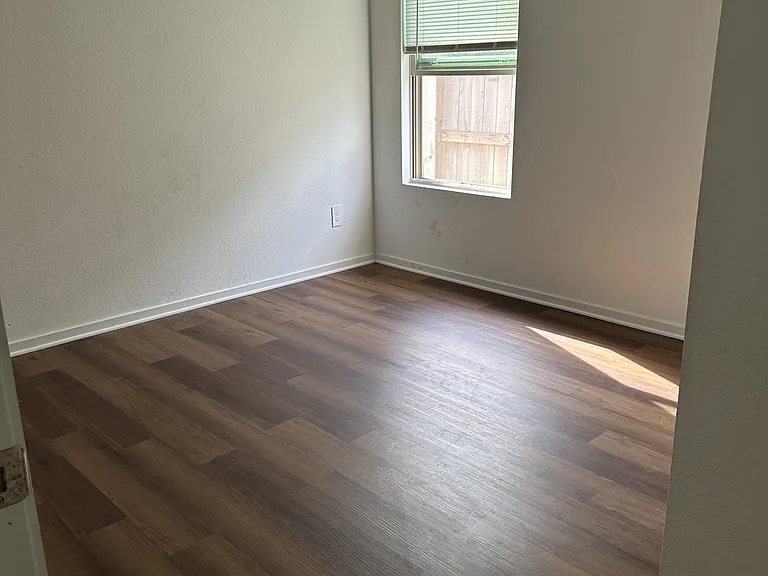 1558 San Sebastien Dr — Photo 9