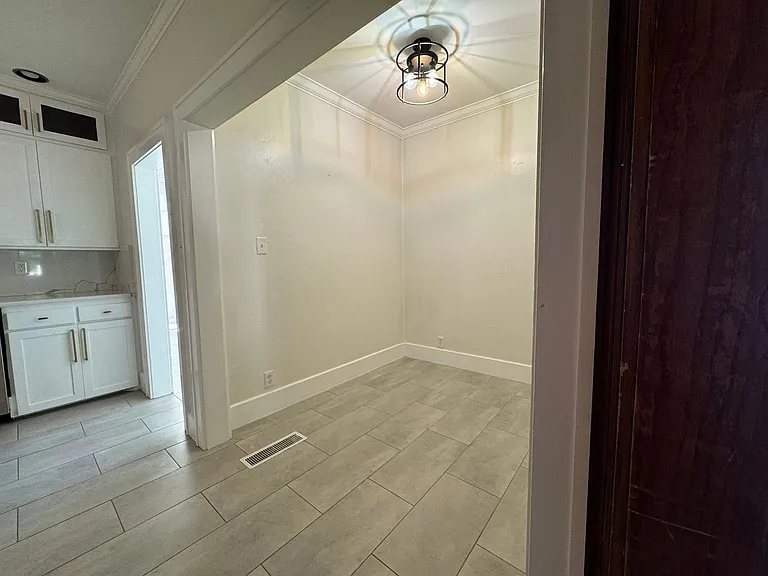 1523 W Broadway Ave — Photo 6