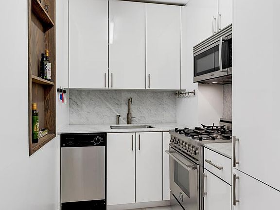 5th image of 322 W 57th St APT 25P