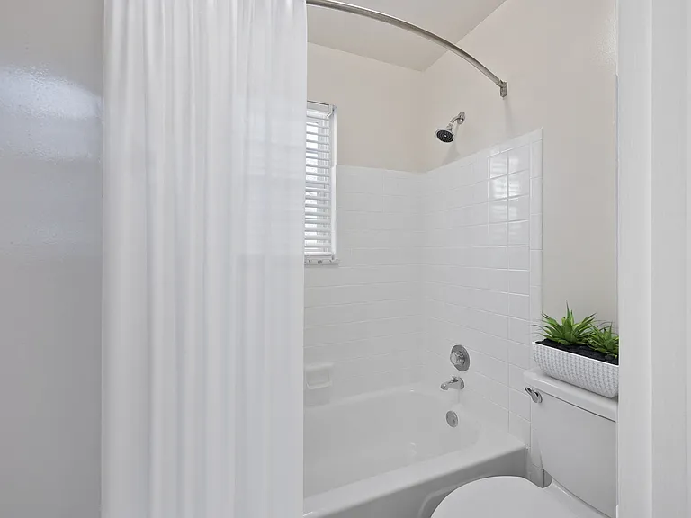 Indian Creek Apartments and Townhomes — Photo 147